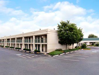 Days Inn & Suites By Wyndham York Exterior photo